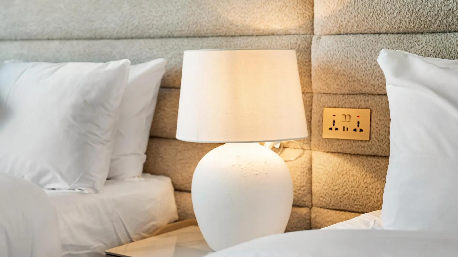 Smartstay At Grande Signature - Burj Khalifa View - 5 Min Dubai Mall - Downtown Dubai - Brand New Luxury Apartments 0*,