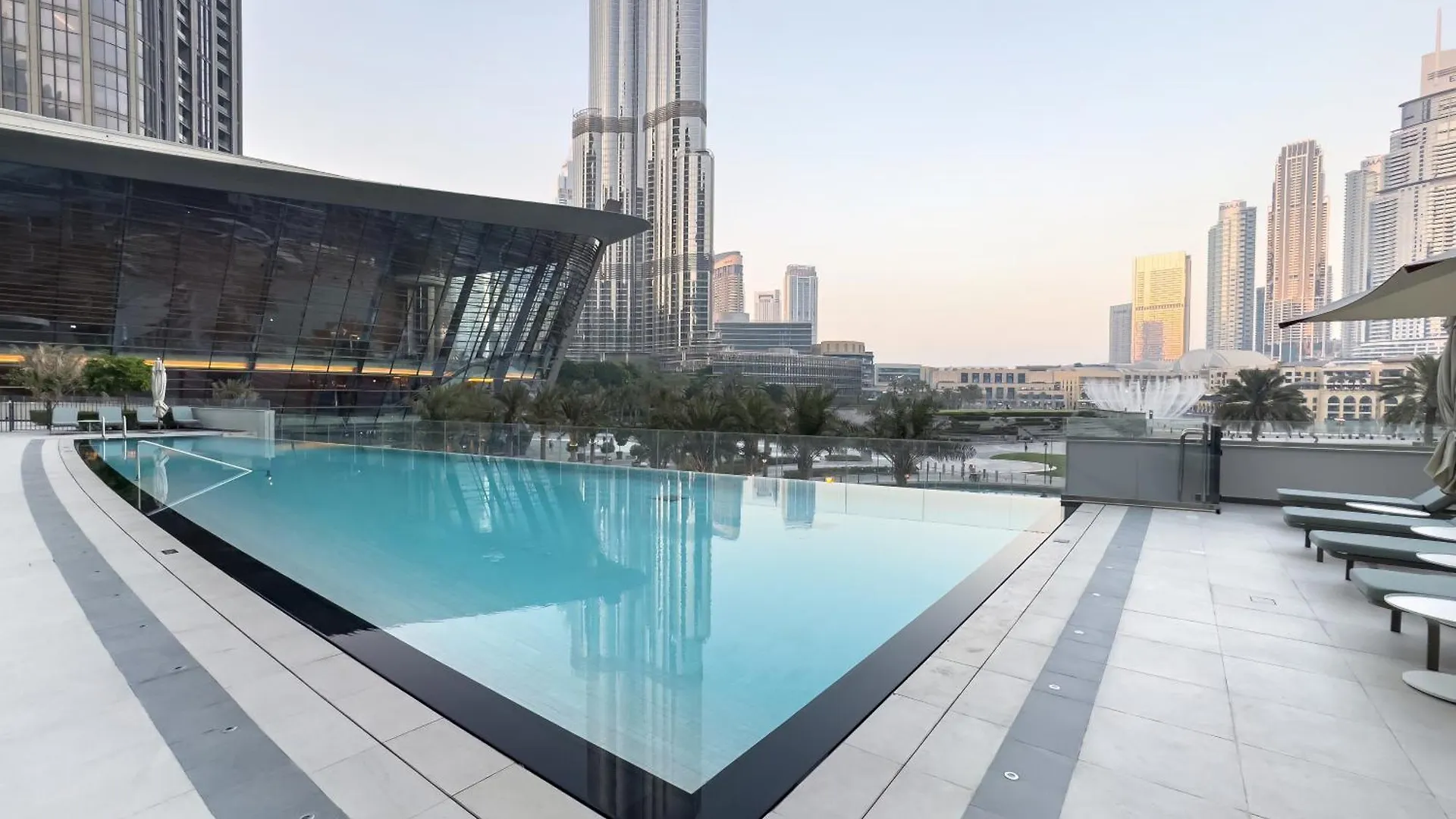 Smartstay At Grande Signature - Burj Khalifa View - 5 Min Dubai Mall - Downtown Dubai - Brand New Luxury Apartments 0*,