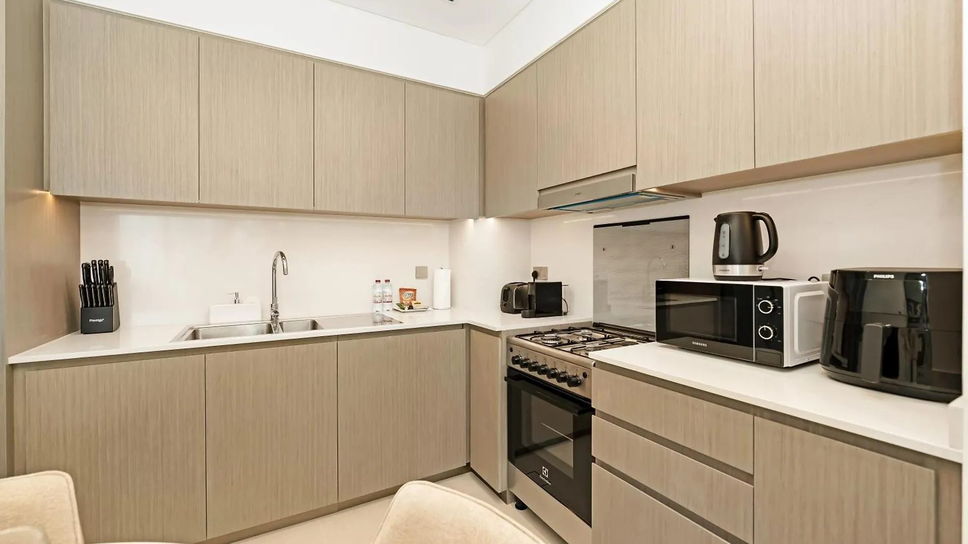 Smartstay At Grande Signature - Burj Khalifa View - 5 Min Dubai Mall - Downtown Dubai - Brand New Luxury Apartments 0*,  アラブ首長国連邦