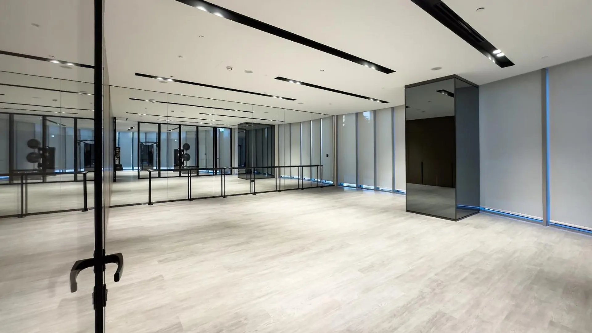 Smartstay At Grande Signature - Burj Khalifa View - 5 Min Dubai Mall - Downtown Dubai - Brand New Luxury Apartments