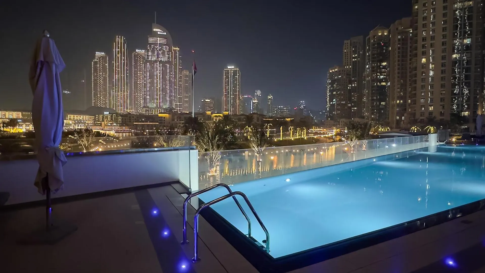 Smartstay At Grande Signature - Burj Khalifa View - 5 Min Dubai Mall - Downtown Dubai - Brand New Luxury Apartments 0*,  United Arab Emirates